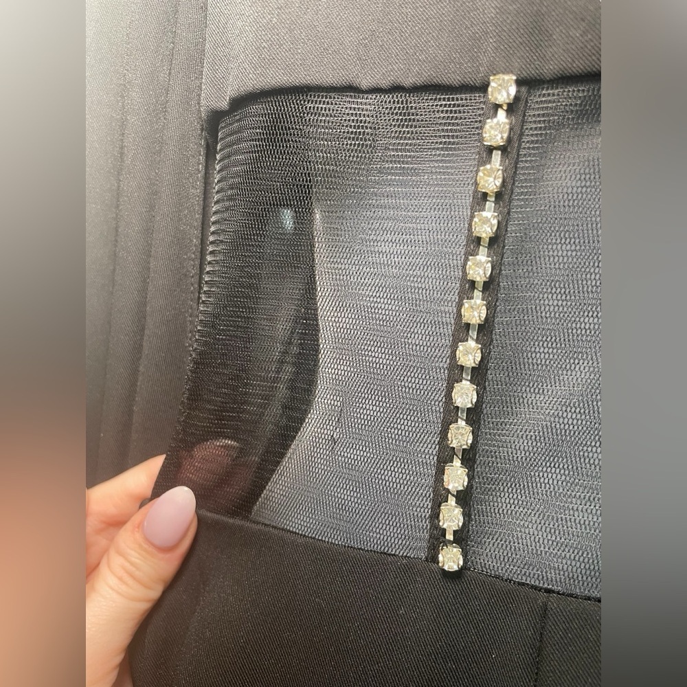 Mac Duggal New 49853 Sample Black Jumpsuit Cape Sleeves Sheer Abdomen Size 2 - Picture 10 of 10